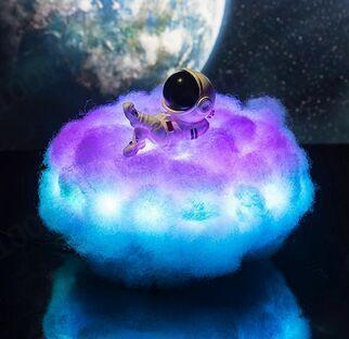 HADWAO FXJ Resina Astronauta-Luz Nuvem-Luz Noturna-Novidade Lâmpada de Mesa Atmosfera Decoração de Quarto-Luminária USB-Mooth Shop-png